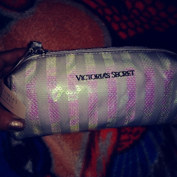 VS.brand new makeup accessories bag - Picture 3 of 4